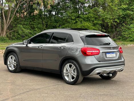 Mercedes GLA 200 Vis. Black Ed. 1.6 TB 16V  Aut.