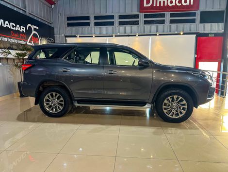 Toyota Hilux SW4 SRX 4x4 2.8 TDI 16V Dies. Aut.