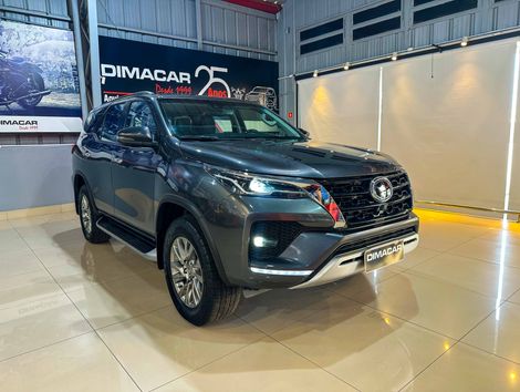 Toyota Hilux SW4 SRX 4x4 2.8 TDI 16V Dies. Aut.