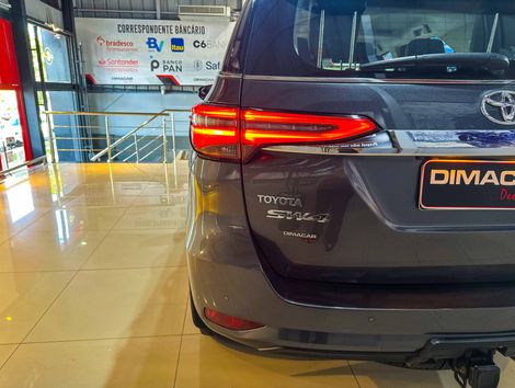 Toyota Hilux SW4 SRX 4x4 2.8 TDI 16V Dies. Aut.