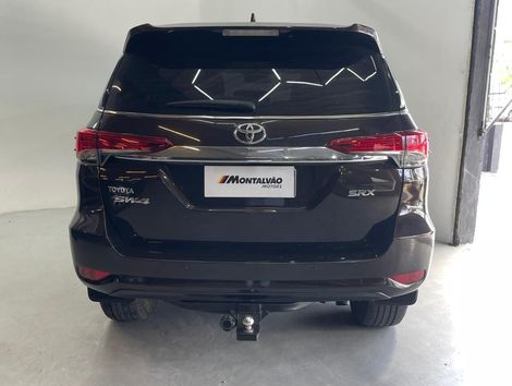 Toyota Hilux SW4 SRX 4x4 2.8 TDI 16V Dies. Aut.