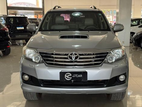 Toyota Hilux SW4 SRV D4-D 4x4 3.0 TDI Dies. Aut