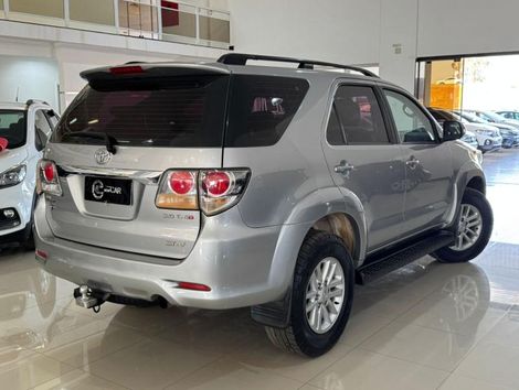 Toyota Hilux SW4 SRV D4-D 4x4 3.0 TDI Dies. Aut