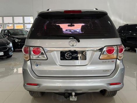 Toyota Hilux SW4 SRV D4-D 4x4 3.0 TDI Dies. Aut