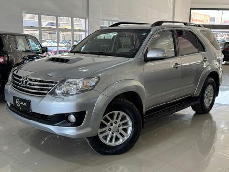 Toyota Hilux SW4 SRV D4-D 4x4 3.0 TDI Dies. Aut