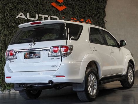 Toyota Hilux SW4 SRV D4-D 4x4 3.0 TDI Dies. Aut