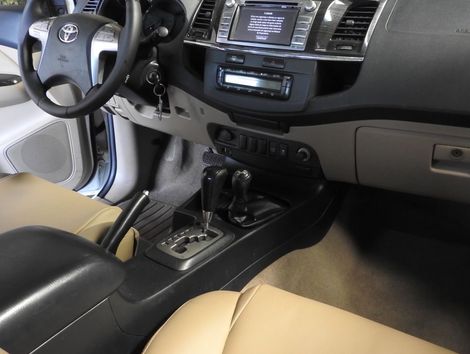 Toyota Hilux SW4 SRV D4-D 4x4 3.0 TDI Dies. Aut