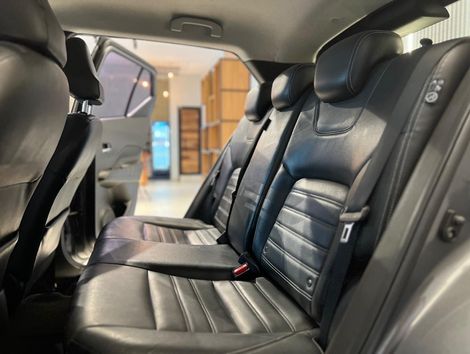 Nissan KICKS SL 1.6 16V FlexStar 5p Aut.