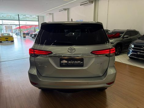 Toyota Hilux SW4 SRX 4x4 2.8 TDI 16V Dies. Aut.