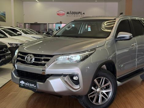 Toyota Hilux SW4 SRX 4x4 2.8 TDI 16V Dies. Aut.