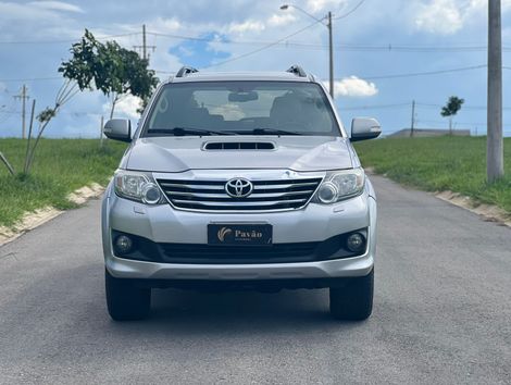 Toyota Hilux SW4 SRV D4-D 4x4 3.0 TDI Dies. Aut