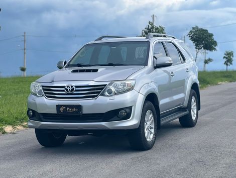 Toyota Hilux SW4 SRV D4-D 4x4 3.0 TDI Dies. Aut