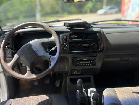 Mitsubishi L200 OUTDOOR HPE 2.5 4x4 CD T.Dies. Mec.