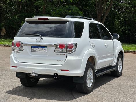 Toyota Hilux SW4 SRV D4-D 4x4 3.0 TDI Dies. Aut