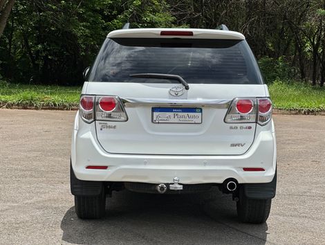 Toyota Hilux SW4 SRV D4-D 4x4 3.0 TDI Dies. Aut