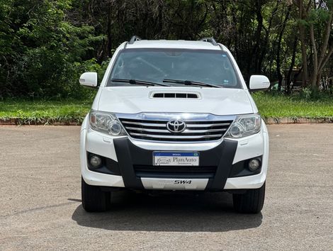 Toyota Hilux SW4 SRV D4-D 4x4 3.0 TDI Dies. Aut