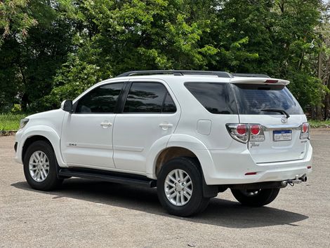 Toyota Hilux SW4 SRV D4-D 4x4 3.0 TDI Dies. Aut