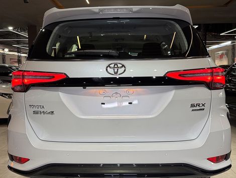 Toyota Hilux SW4 SRX Plat. 4x4 2.8 TB Die. Aut.