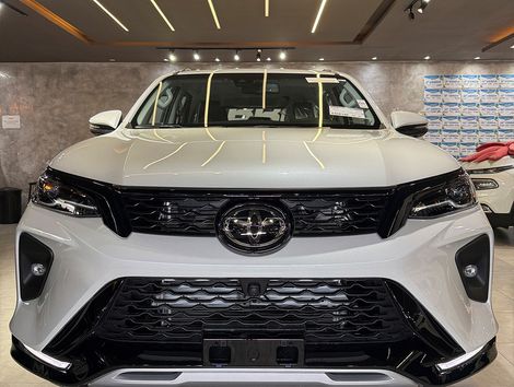 Toyota Hilux SW4 SRX Plat. 4x4 2.8 TB Die. Aut.