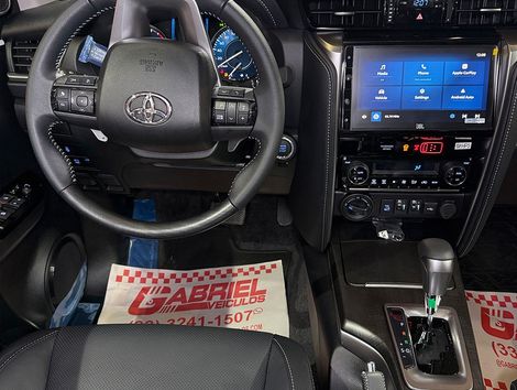 Toyota Hilux SW4 SRX Plat. 4x4 2.8 TB Die. Aut.