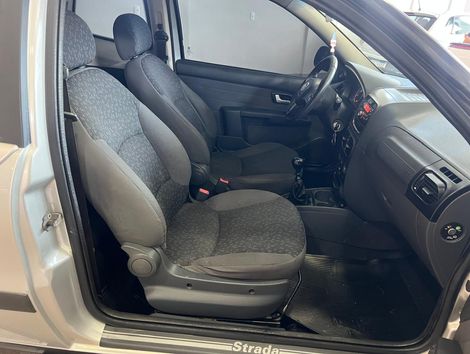 Fiat Strada Trekking 1.6 16V Flex CD
