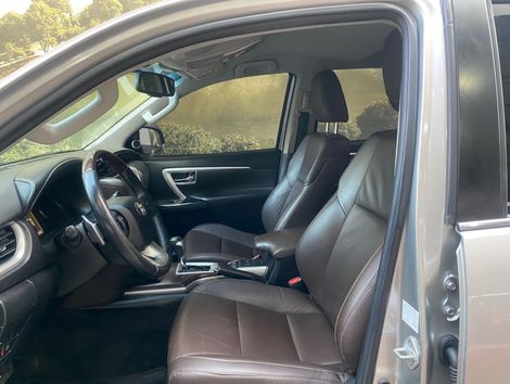 Toyota Hilux SW4 SRX 4x4 2.8 TDI 16V Dies. Aut.