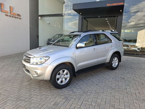 Toyota Hilux SW4 SRV D4-D 4x4 3.0 TDI Dies. Aut