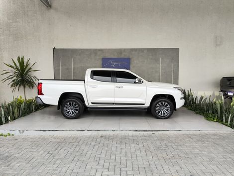 Mitsubishi Triton HPE 2.4 CD 4x4 TB Diesel Aut.