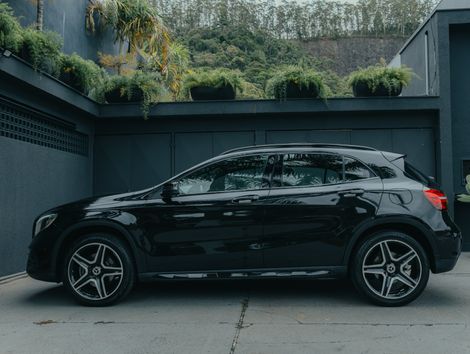 Mercedes GLA 250 Sport 2.0 TB 16V 4x2  211cv Aut.