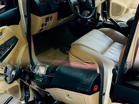 Toyota Hilux SW4 SRV D4-D 4x4 3.0 TDI Dies. Aut