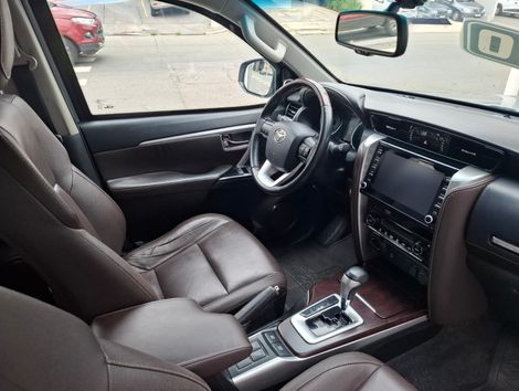 Toyota Hilux SW4 SRX 4x4 2.8 TDI 16V Dies. Aut.