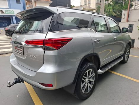 Toyota Hilux SW4 SRX 4x4 2.8 TDI 16V Dies. Aut.