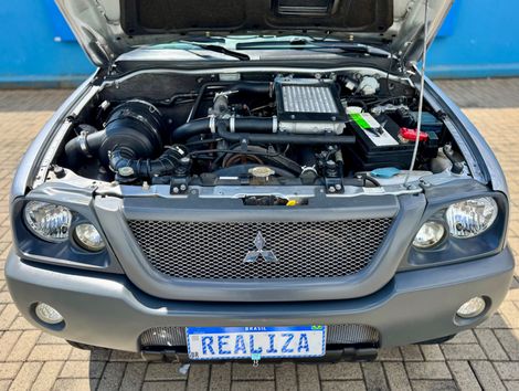 Mitsubishi L200 OUTDOOR HPE 2.5 4x4 CD T.Dies. Aut.