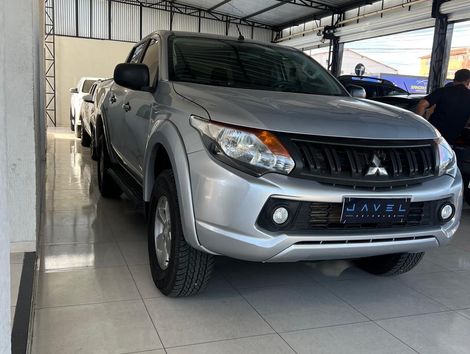 Mitsubishi L200 Tri. Outd. GLX 2.4 CD 4x4 Die. Mec.