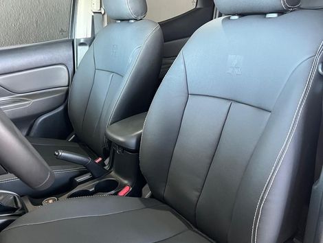 Mitsubishi L200 Tri. Outd. GLX 2.4 CD 4x4 Die. Mec.