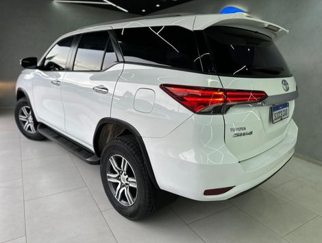 Toyota Hilux SW4 SR 4x2 2.7/ 2.7 Flex 16V Aut.