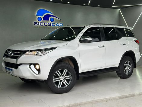 Toyota Hilux SW4 SR 4x2 2.7/ 2.7 Flex 16V Aut.