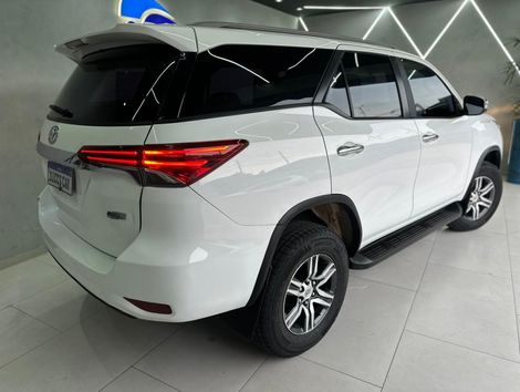 Toyota Hilux SW4 SR 4x2 2.7/ 2.7 Flex 16V Aut.