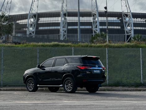 Toyota Hilux SW4 SRX 4x4 2.8 TDI 16V Dies. Aut.