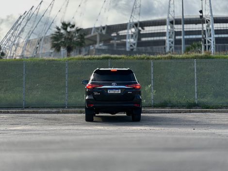 Toyota Hilux SW4 SRX 4x4 2.8 TDI 16V Dies. Aut.