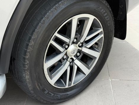 Toyota Hilux SW4 SRX 4x4 2.8 TDI 16V Dies. Aut.