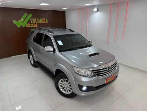 Toyota Hilux SW4 SRV D4-D 4x4 3.0 TDI Dies. Aut