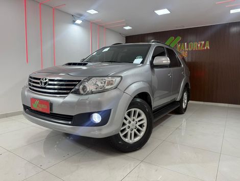 Toyota Hilux SW4 SRV D4-D 4x4 3.0 TDI Dies. Aut