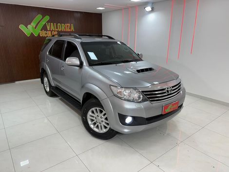 Toyota Hilux SW4 SRV D4-D 4x4 3.0 TDI Dies. Aut