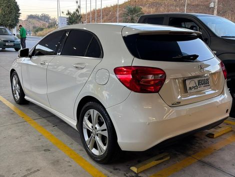 Mercedes Classe A 200 1.6 TB 16V Urban 156cv Aut.