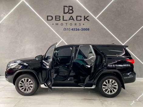 Toyota Hilux SW4 SRX 4x4 2.8 TDI 16V Dies. Aut.