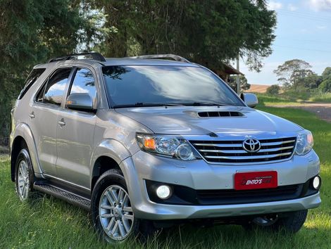 Toyota Hilux SW4 SRV D4-D 4x4 3.0 TDI Dies. Aut