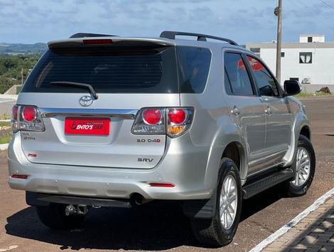 Toyota Hilux SW4 SRV D4-D 4x4 3.0 TDI Dies. Aut