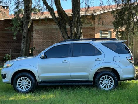 Toyota Hilux SW4 SRV D4-D 4x4 3.0 TDI Dies. Aut