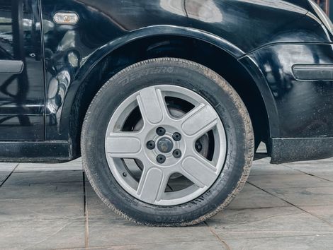 VolksWagen Polo Sedan 1.6 Mi 101cv 8V 4p